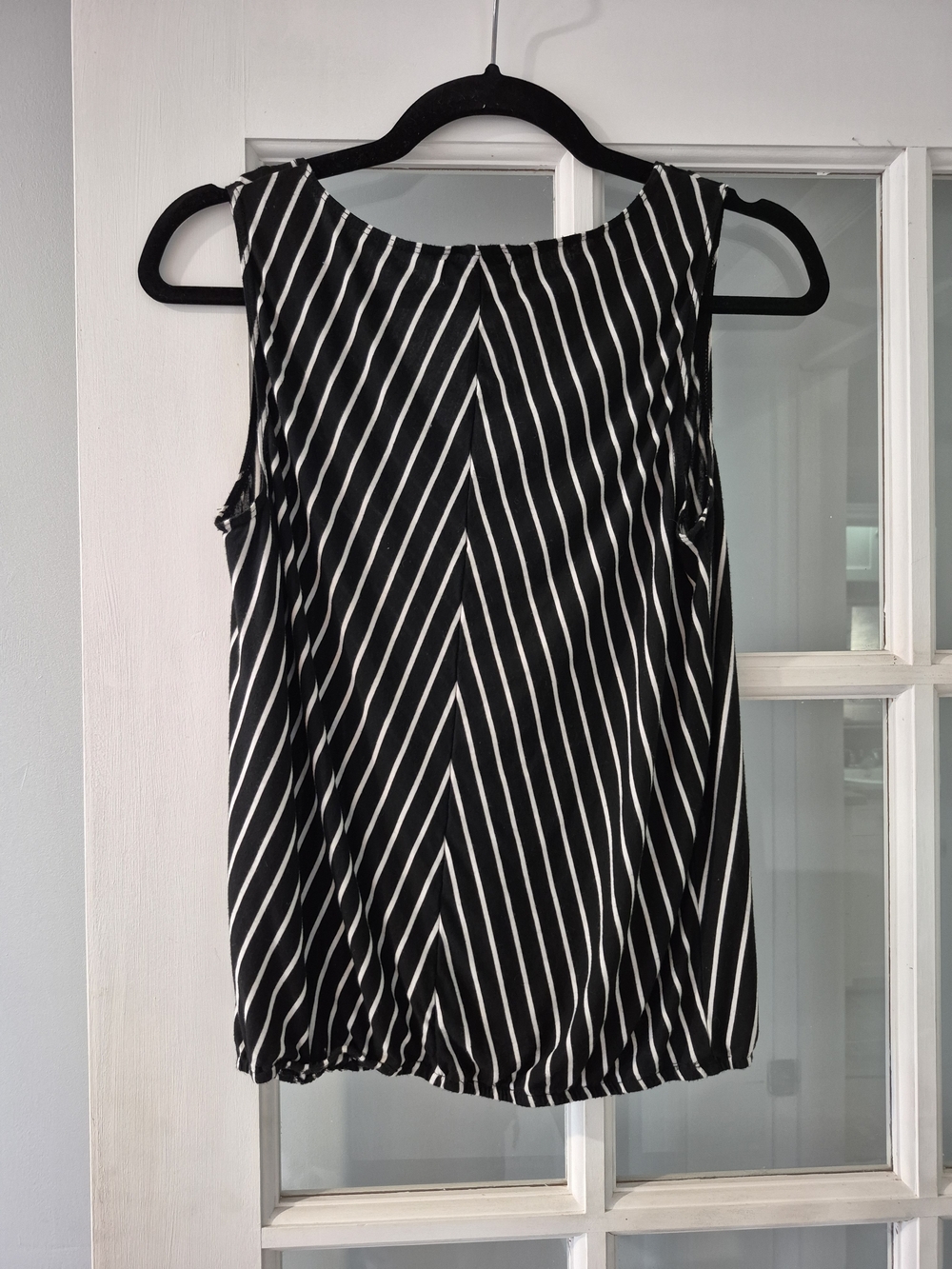 Max Studio Black and White Striped V-Neck Sleeveless Camisole - Picture 5 of 6